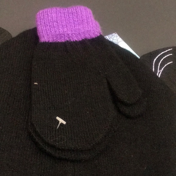 🔥SOLD!🔥Vampirina 2 piece set - Picture 3 of 4